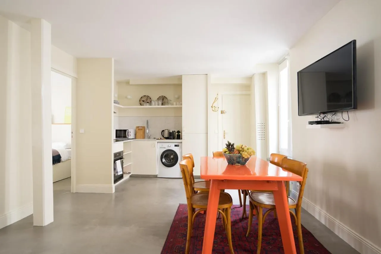 דירות Elegant And Modern Parisian Charm צרפת