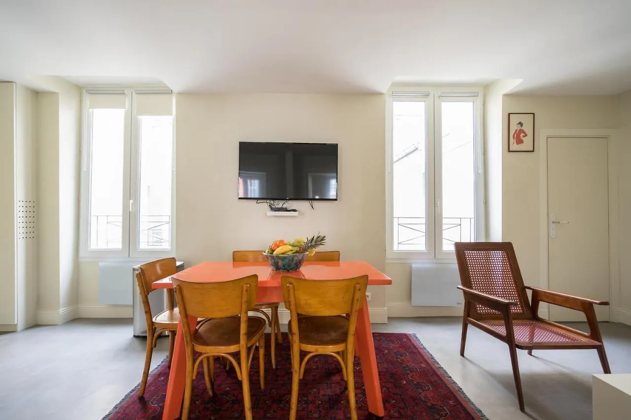 דירות Elegant And Modern Parisian Charm